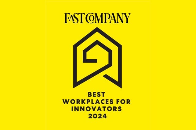 Logotipo de «Fast Company: Los mejores lugares de trabajo para innovadores 2024» sobre un fondo amarillo brillante.