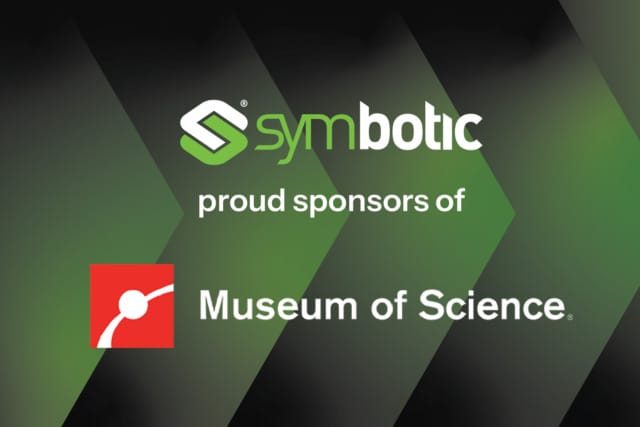 El logotipo de Symbotic aparece encima del logotipo del Museo de la Ciencia sobre un fondo geométrico verde y negro.